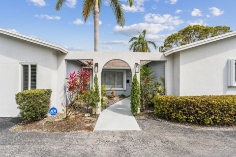 Villa ou maison à louer à Hollywood, Floride: 4 chambres, 198.9 m2 № 2261700 - photo 24