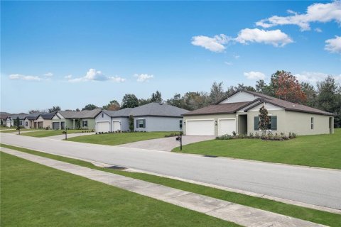 House in Dunnellon, Florida 5 bedrooms, 240.34 sq.m. № 2117691