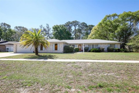 House in Altamonte Springs, Florida 3 bedrooms, 199.93 sq.m. № 2234343 - photo 3