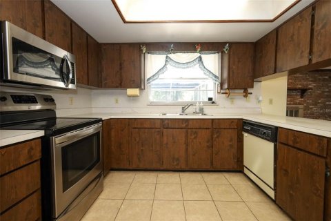 House in Altamonte Springs, Florida 3 bedrooms, 199.93 sq.m. № 2234343 - photo 18
