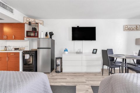 Condominio en venta en Sunny Isles Beach, Florida, 33.44 m2 № 1939577 - foto 8