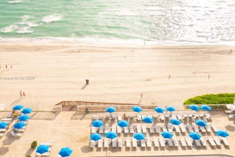 Condominio en venta en Sunny Isles Beach, Florida, 33.44 m2 № 1939577 - foto 25