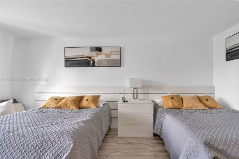 Condominio en venta en Sunny Isles Beach, Florida, 33.44 m2 № 1939577 - foto 11