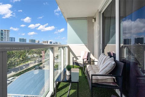 Condominio en venta en Sunny Isles Beach, Florida, 33.44 m2 № 1939577 - foto 18