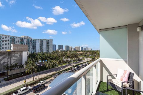 Condominio en venta en Sunny Isles Beach, Florida, 33.44 m2 № 1939577 - foto 19