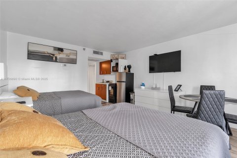 Condominio en venta en Sunny Isles Beach, Florida, 33.44 m2 № 1939577 - foto 15