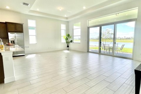 House in Westlake, Florida 3 bedrooms, 198.07 sq.m. № 2005201 - photo 12