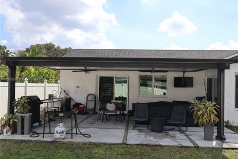 Casa en alquiler en Margate, Florida, 3 dormitorios, 141.77 m2 № 2029576 - foto 14