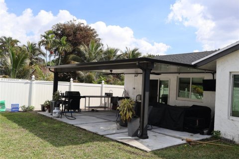 Casa en alquiler en Margate, Florida, 3 dormitorios, 141.77 m2 № 2029576 - foto 19