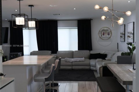 Casa en alquiler en Margate, Florida, 3 dormitorios, 141.77 m2 № 2029576 - foto 7