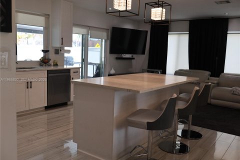 Casa en alquiler en Margate, Florida, 3 dormitorios, 141.77 m2 № 2029576 - foto 4