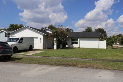 Casa en alquiler en Margate, Florida, 3 dormitorios, 141.77 m2 № 2029576 - foto 18