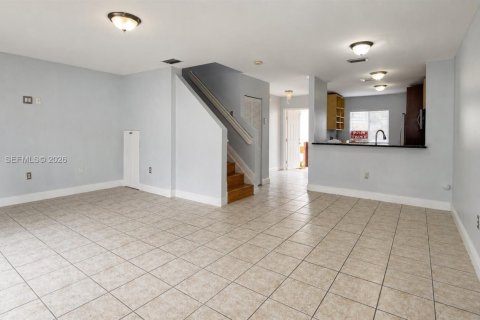 Touwnhouse à louer à Miami, Floride: 3 chambres, 122.54 m2 № 2240602 - photo 5