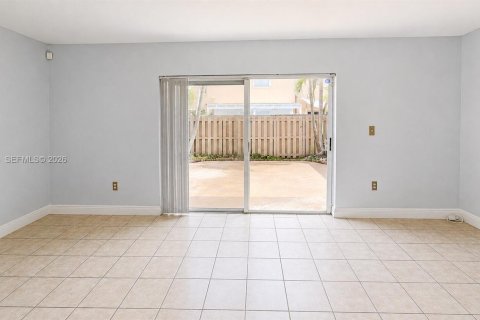 Touwnhouse à louer à Miami, Floride: 3 chambres, 122.54 m2 № 2240602 - photo 8