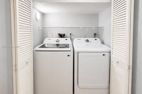 Touwnhouse à louer à Miami, Floride: 3 chambres, 122.54 m2 № 2240602 - photo 10