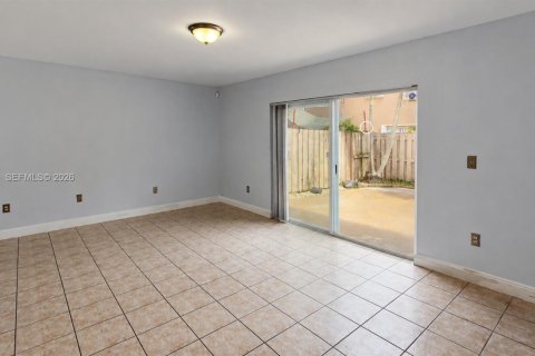 Touwnhouse à louer à Miami, Floride: 3 chambres, 122.54 m2 № 2240602 - photo 7