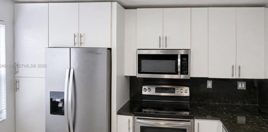 Touwnhouse à Miami, Floride 3 chambres, 122.54 m2 № 2240602