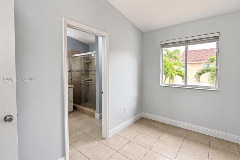 Touwnhouse à louer à Miami, Floride: 3 chambres, 122.54 m2 № 2240602 - photo 16