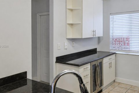 Touwnhouse à louer à Miami, Floride: 3 chambres, 122.54 m2 № 2240602 - photo 3