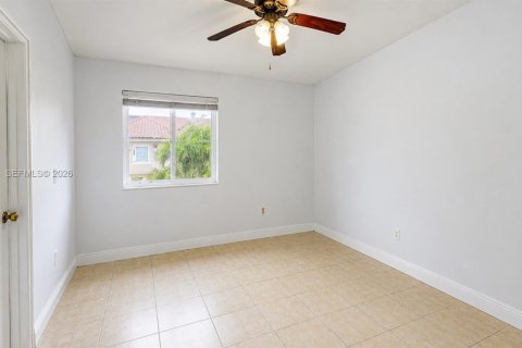 Touwnhouse à louer à Miami, Floride: 3 chambres, 122.54 m2 № 2240602 - photo 15