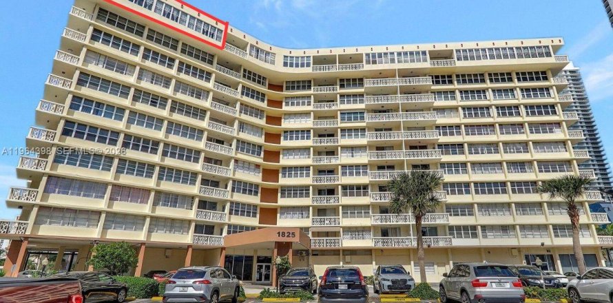 Condo in Hallandale Beach, Florida, 2 bedrooms № 2026428