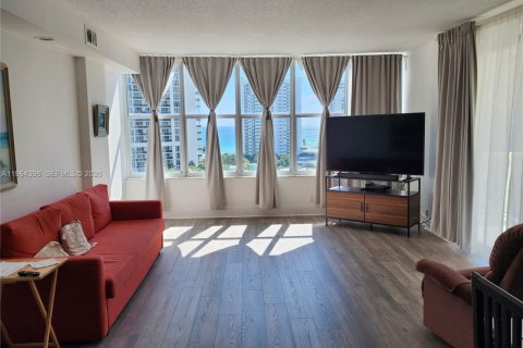 Condo in Hallandale Beach, Florida, 2 bedrooms № 2026428 - photo 6