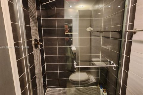 Condo in Hallandale Beach, Florida, 2 bedrooms № 2026428 - photo 16