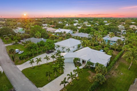 Villa ou maison à louer à Hobe Sound, Floride: 4 chambres, 249.72 m2 № 1079150 - photo 1