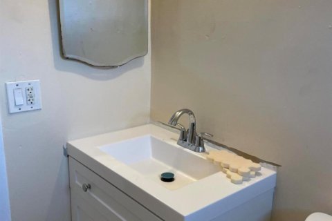 Commercial property in Fort Lauderdale, Florida 2 bedrooms, 82.68 sq.m. № 1210278