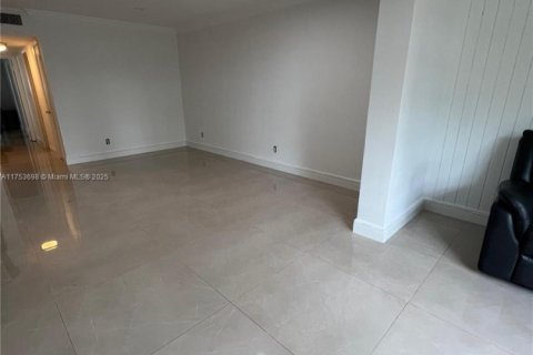 Condo in Miami, Florida, 2 bedrooms  № 1502563 - photo 7