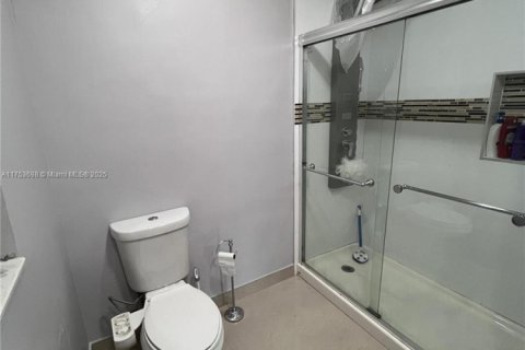 Condo in Miami, Florida, 2 bedrooms  № 1502563 - photo 24