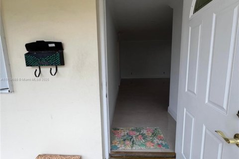 Condo in Miami, Florida, 2 bedrooms  № 1502563 - photo 3