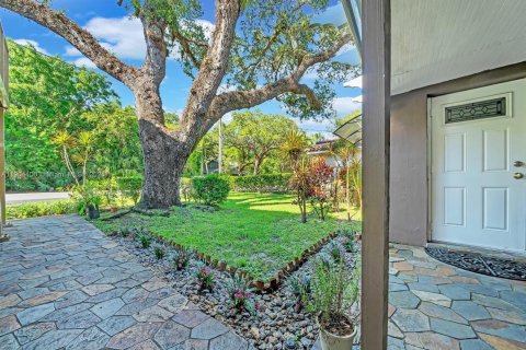 Villa ou maison à louer à Fort Lauderdale, Floride: 3 chambres, 194.82 m2 № 1955426 - photo 11