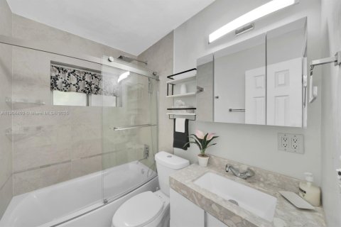 Villa ou maison à louer à Fort Lauderdale, Floride: 3 chambres, 194.82 m2 № 1955426 - photo 9