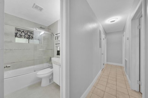 Villa ou maison à louer à Fort Lauderdale, Floride: 3 chambres, 194.82 m2 № 1955426 - photo 8