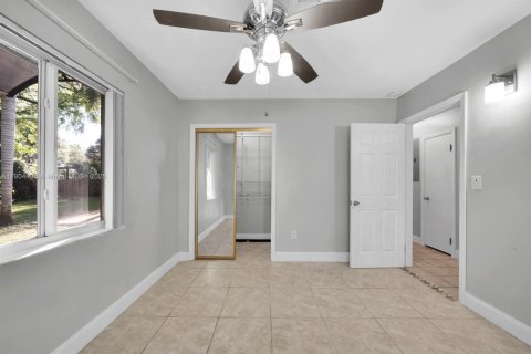 Villa ou maison à louer à Fort Lauderdale, Floride: 3 chambres, 194.82 m2 № 1955426 - photo 10