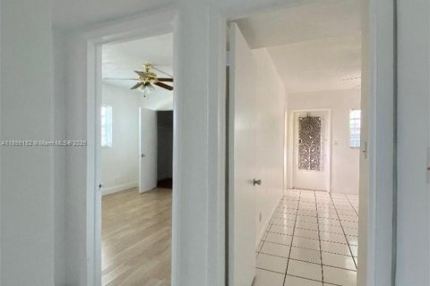 Купить кондоминиум в Холливуд, Флорида 2 спальни, 78.04м2, № 1962773 - фото 10