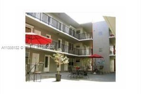 Купить кондоминиум в Холливуд, Флорида 2 спальни, 78.04м2, № 1962773 - фото 25