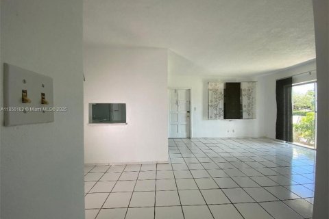 Купить кондоминиум в Холливуд, Флорида 2 спальни, 78.04м2, № 1962773 - фото 4