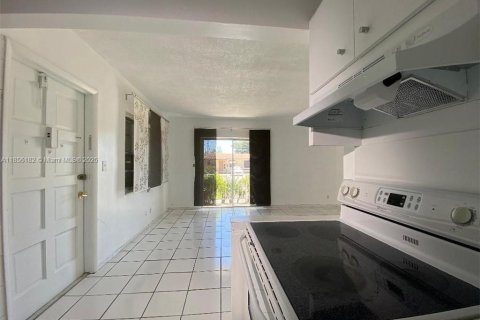 Купить кондоминиум в Холливуд, Флорида 2 спальни, 78.04м2, № 1962773 - фото 8