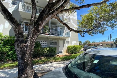 Купить кондоминиум в Холливуд, Флорида 2 спальни, 78.04м2, № 1962773 - фото 24