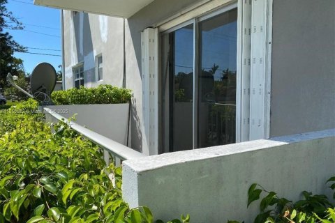 Купить кондоминиум в Холливуд, Флорида 2 спальни, 78.04м2, № 1962773 - фото 22