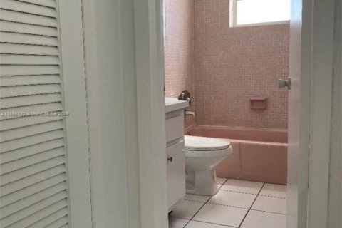 Купить кондоминиум в Холливуд, Флорида 2 спальни, 78.04м2, № 1962773 - фото 18