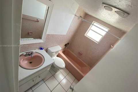 Купить кондоминиум в Холливуд, Флорида 2 спальни, 78.04м2, № 1962773 - фото 14