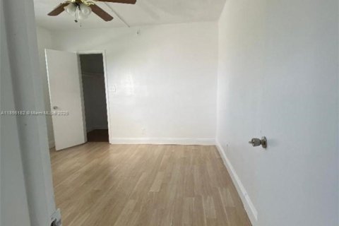 Купить кондоминиум в Холливуд, Флорида 2 спальни, 78.04м2, № 1962773 - фото 12