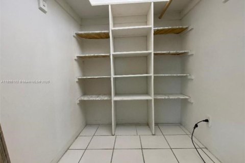 Купить кондоминиум в Холливуд, Флорида 2 спальни, 78.04м2, № 1962773 - фото 21