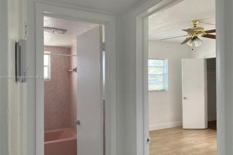 Купить кондоминиум в Холливуд, Флорида 2 спальни, 78.04м2, № 1962773 - фото 17