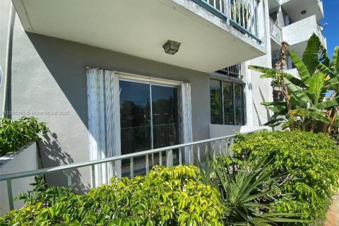 Купить кондоминиум в Холливуд, Флорида 2 спальни, 78.04м2, № 1962773 - фото 23