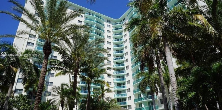 Appartement à Hollywood, Floride 1 chambre, 75.44 m2 № 1882059