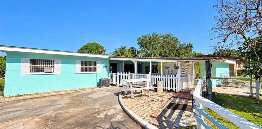 House in Orlando, Florida 3 bedrooms, 171.4 sq.m. № 2430335